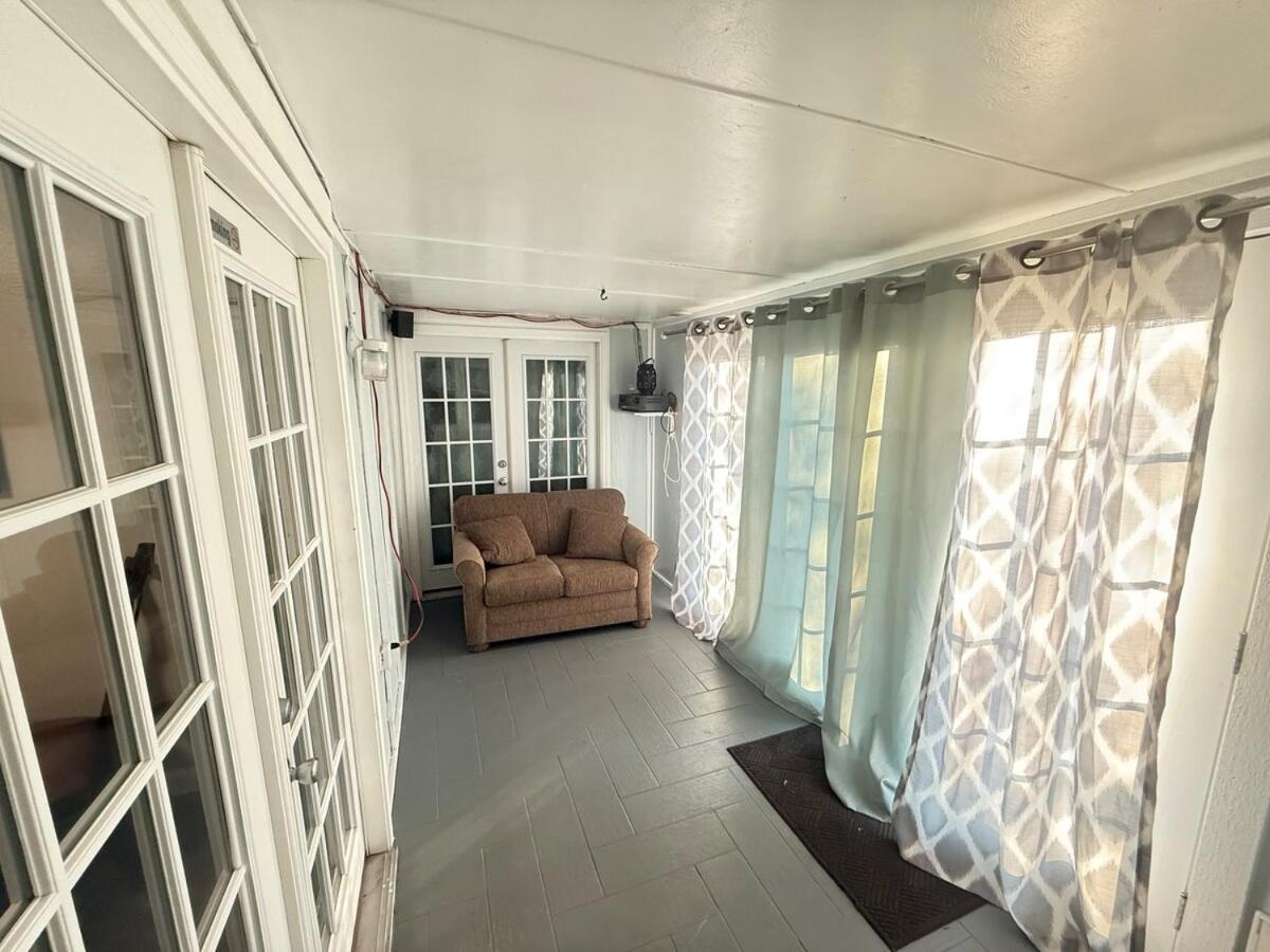 Holiday home Beautiful With Pool Hot Tub & King Bed *