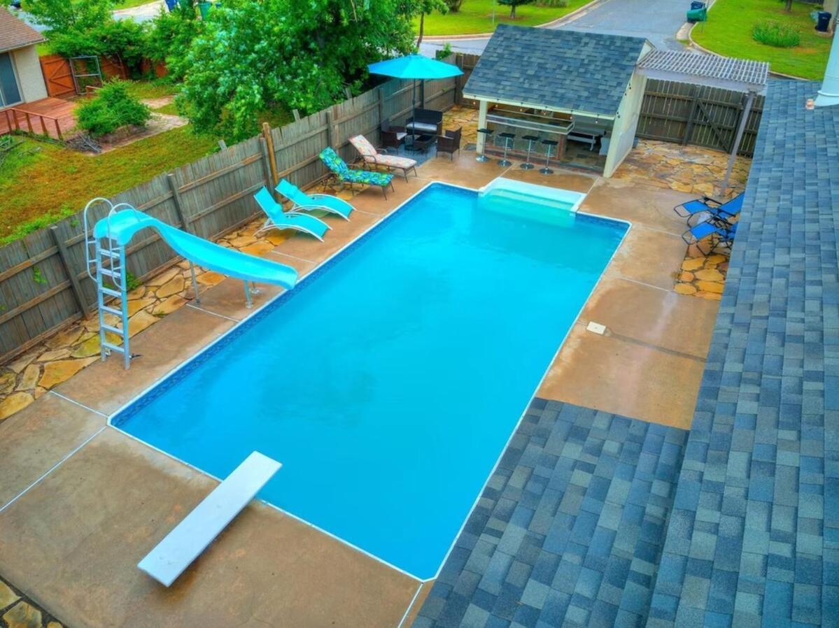 Beautiful With Pool Hot Tub & King Bed Oklahoma City