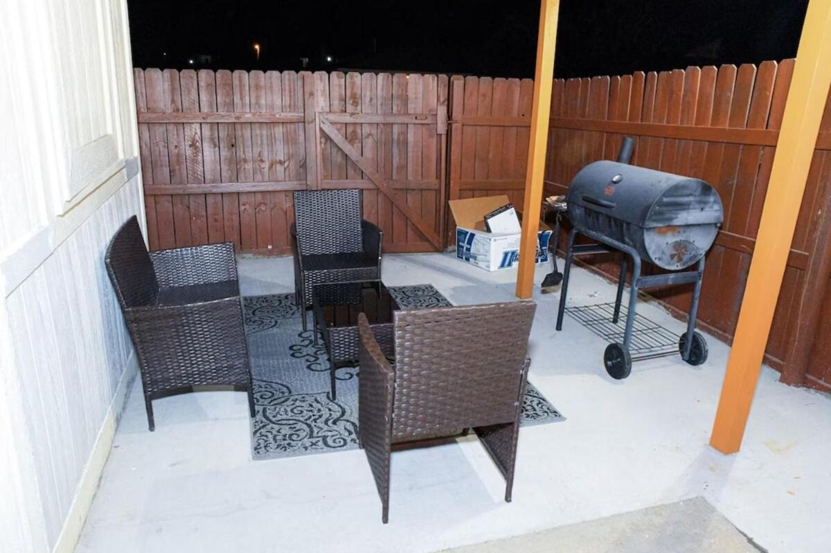 Holiday home Beautiful With Pool Hot Tub & King Bed Oklahoma City