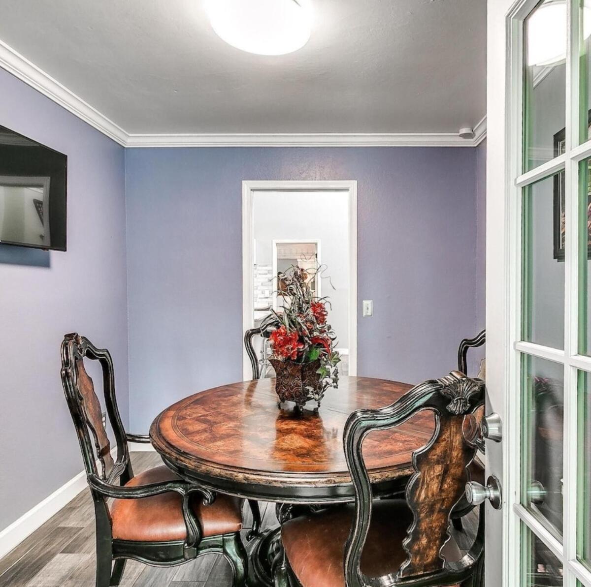Holiday home Beautiful With Pool Hot Tub & King Bed Oklahoma City
